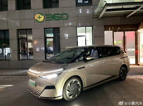 科技大佬周鸿祎卖车换新车，你猜他会选谁家的？